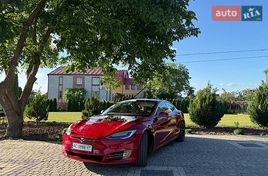 Лифтбек Tesla Model S 2016 в Луцке