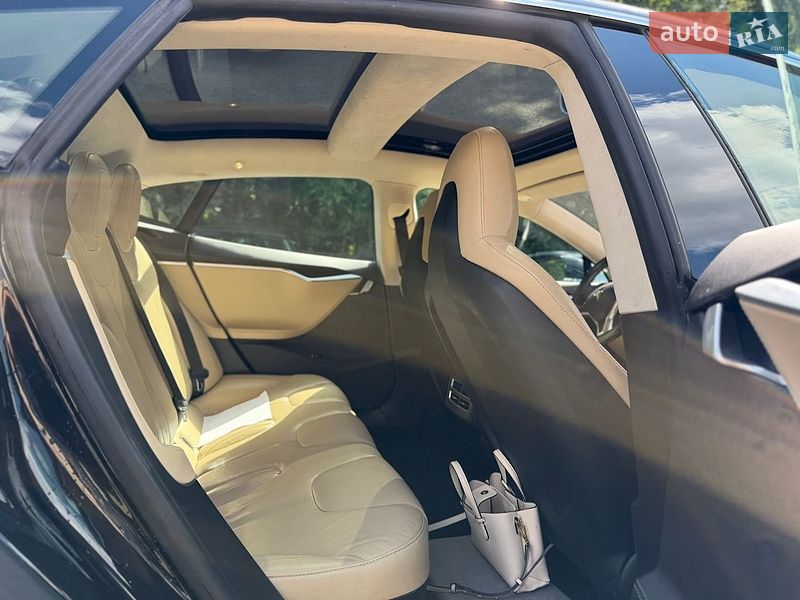 Лифтбек Tesla Model S 2015 в Черновцах фото 9 Лифтбек Tesla Model S 2015 в Черновцах