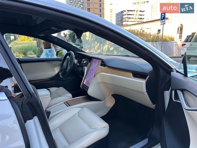 Ліфтбек Tesla Model S 2020 в Одесі