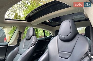 Лифтбек Tesla Model S 2017 в Черновцах