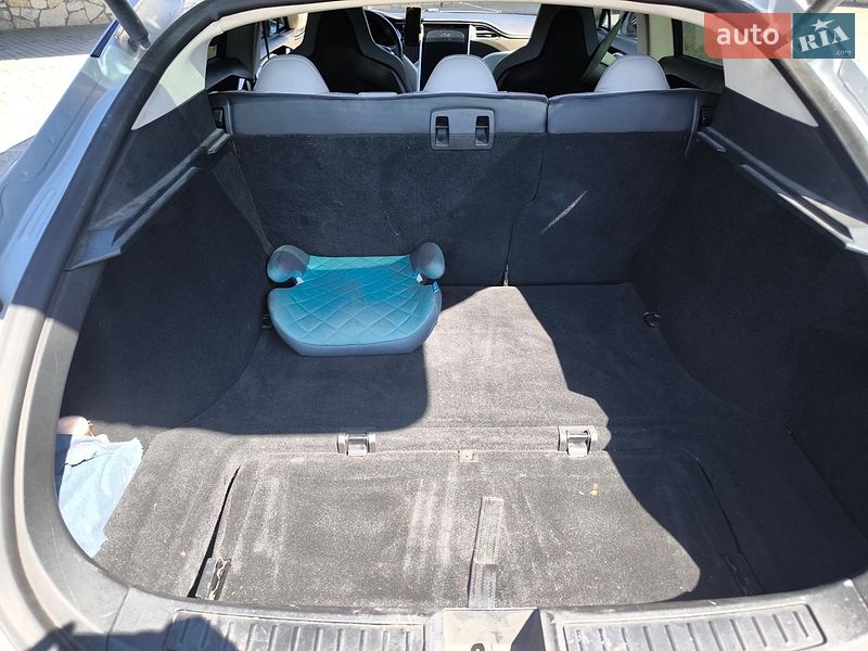 Ліфтбек Tesla Model S 2014 в Львові