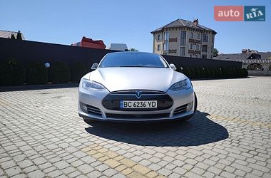 Ліфтбек Tesla Model S 2014 в Львові
