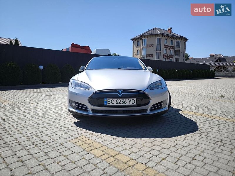 Ліфтбек Tesla Model S 2014 в Львові
