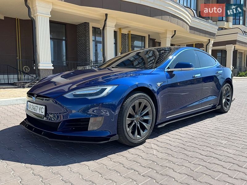Лифтбек Tesla Model S 2017 в Софиевской Борщаговке