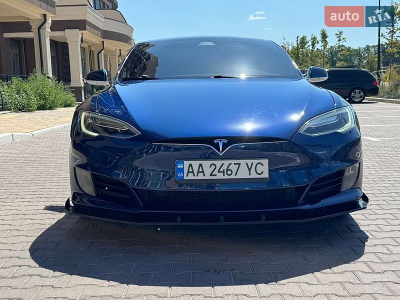 Лифтбек Tesla Model S 2017 в Софиевской Борщаговке