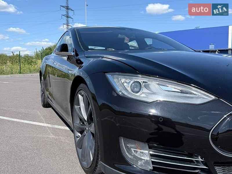 Ліфтбек Tesla Model S 2015 в Рівному