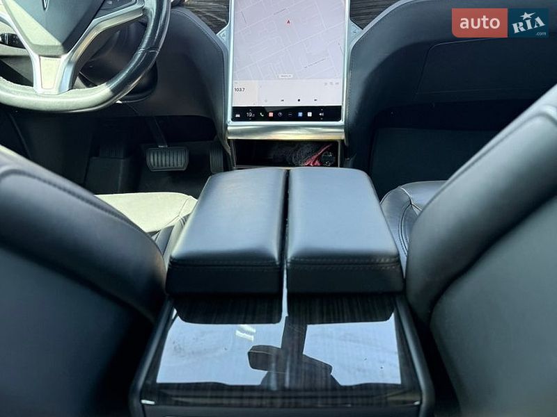 Ліфтбек Tesla Model S 2015 в Рівному