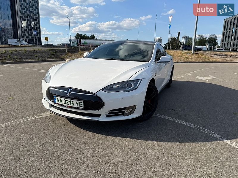 Tesla Model S 2015