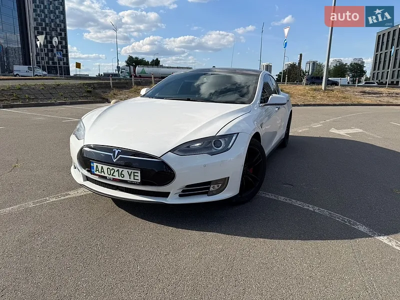 Tesla Model S 2015