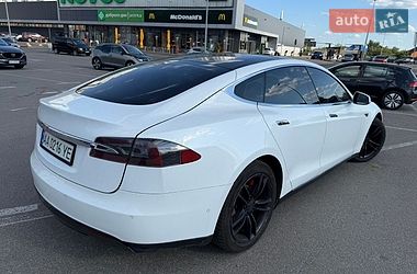 Ліфтбек Tesla Model S 2015 в Києві