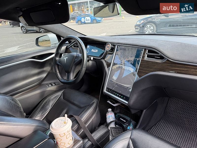 Ліфтбек Tesla Model S 2015 в Києві