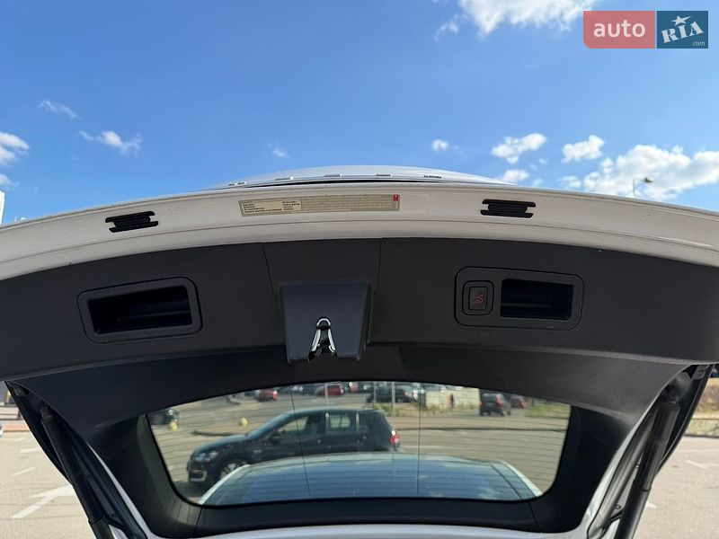 Ліфтбек Tesla Model S 2015 в Києві