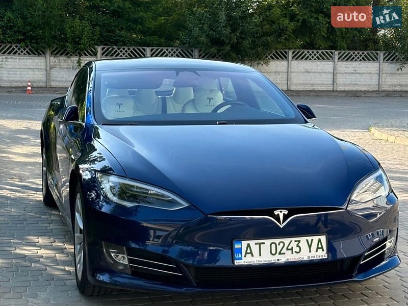 Лифтбек Tesla Model S 2017 в Ивано-Франковске