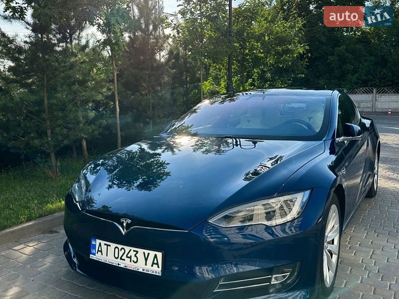 Лифтбек Tesla Model S 2017 в Ивано-Франковске