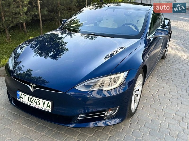 Лифтбек Tesla Model S 2017 в Ивано-Франковске