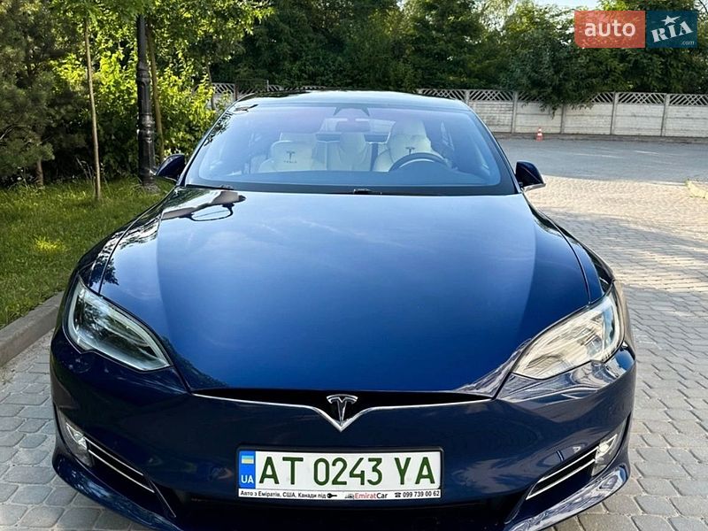 Лифтбек Tesla Model S 2017 в Ивано-Франковске