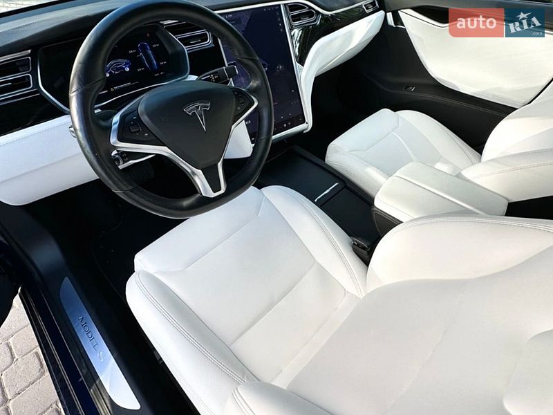 Лифтбек Tesla Model S 2017 в Ивано-Франковске