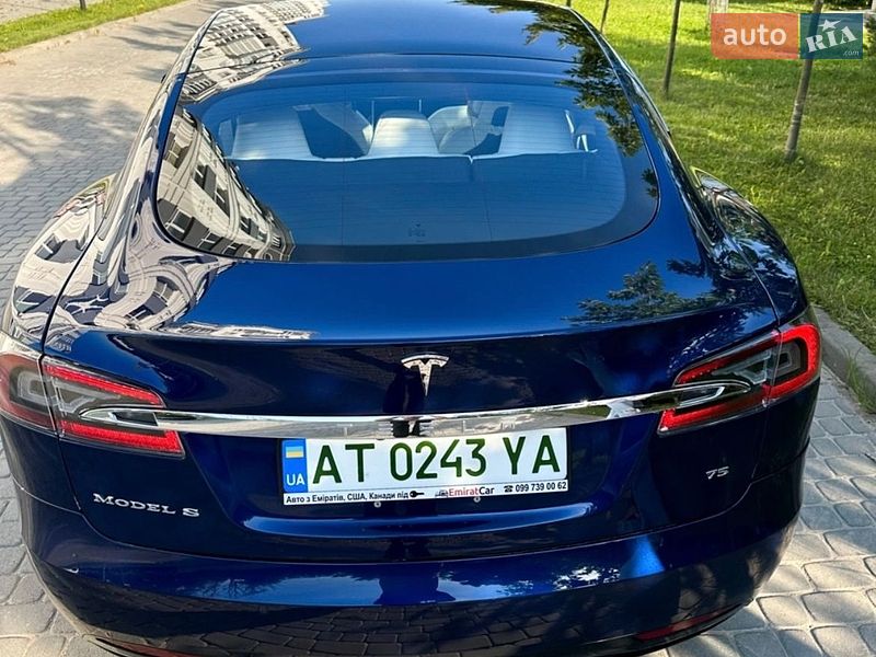 Лифтбек Tesla Model S 2017 в Ивано-Франковске