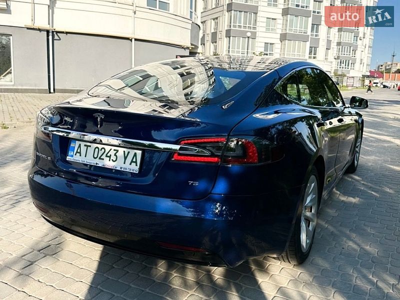 Лифтбек Tesla Model S 2017 в Ивано-Франковске