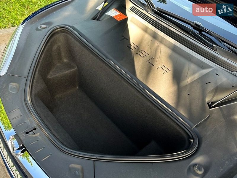 Лифтбек Tesla Model S 2017 в Ивано-Франковске