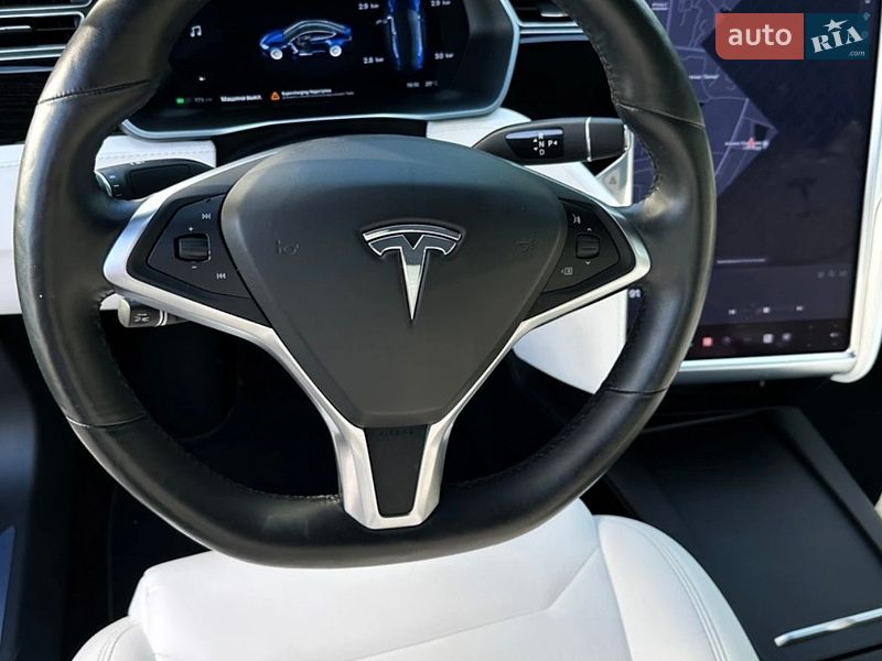 Лифтбек Tesla Model S 2017 в Ивано-Франковске