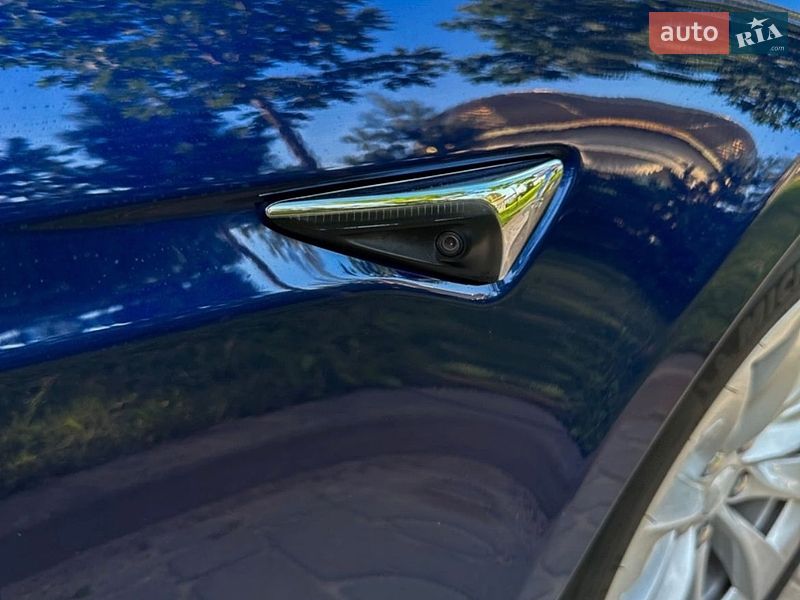 Лифтбек Tesla Model S 2017 в Ивано-Франковске