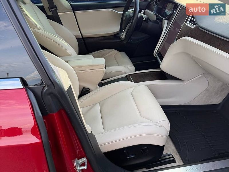Лифтбек Tesla Model S 2018 в Киеве