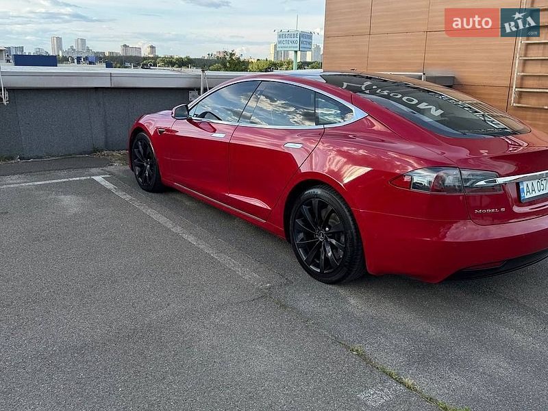 Лифтбек Tesla Model S 2018 в Киеве