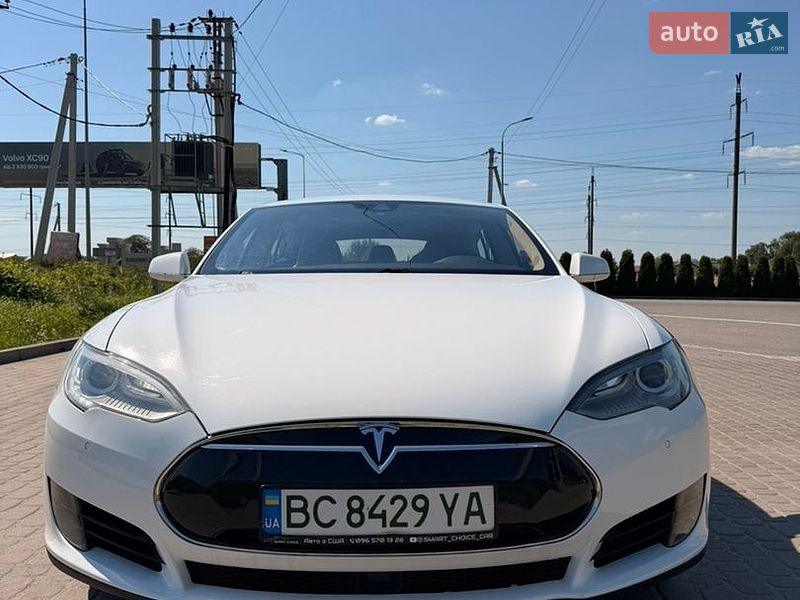 Ліфтбек Tesla Model S 2015 в Львові
