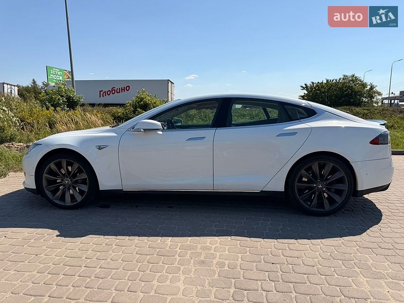 Ліфтбек Tesla Model S 2015 в Львові