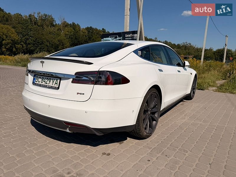 Ліфтбек Tesla Model S 2015 в Львові