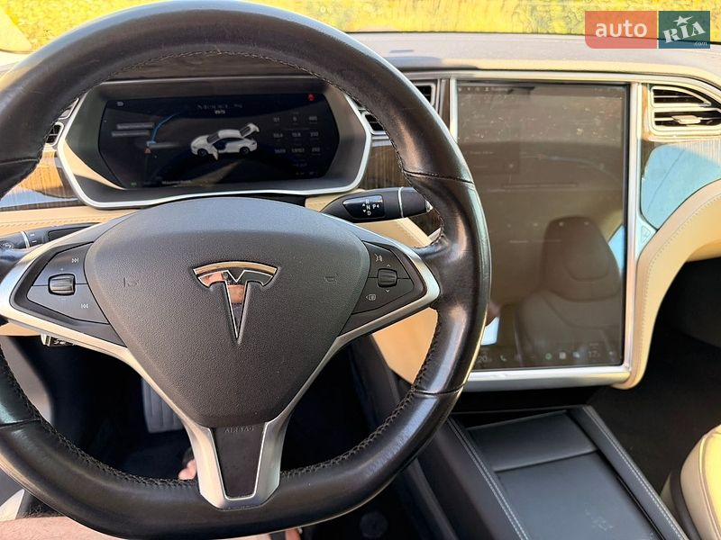 Ліфтбек Tesla Model S 2015 в Львові