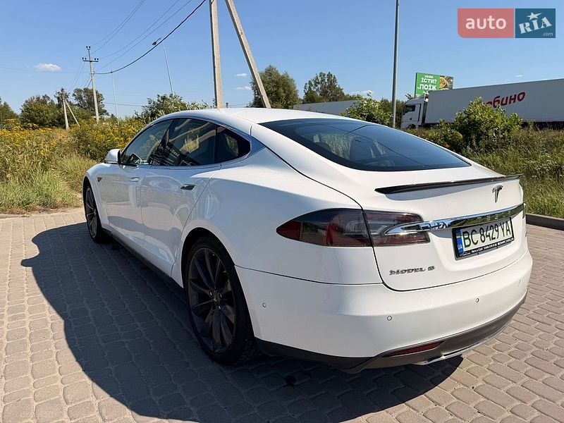 Ліфтбек Tesla Model S 2015 в Львові
