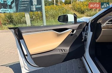 Ліфтбек Tesla Model S 2015 в Львові