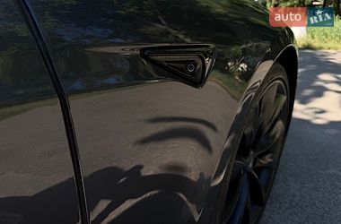 Лифтбек Tesla Model S 2018 в Чернигове