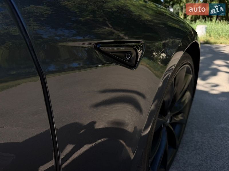 Лифтбек Tesla Model S 2018 в Чернигове