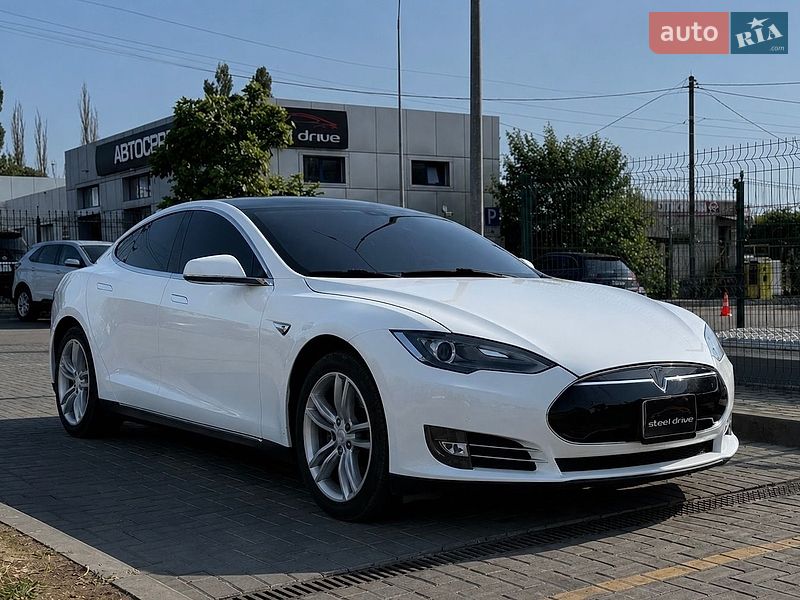 Tesla Model S 2014