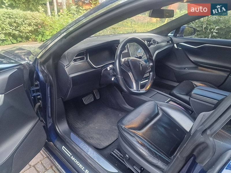 Лифтбек Tesla Model S 2015 в Киеве фото 3 Лифтбек Tesla Model S 2015 в Киеве