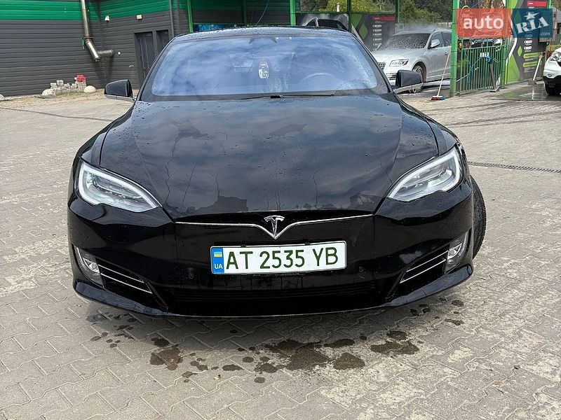 Лифтбек Tesla Model S 2018 в Коломые