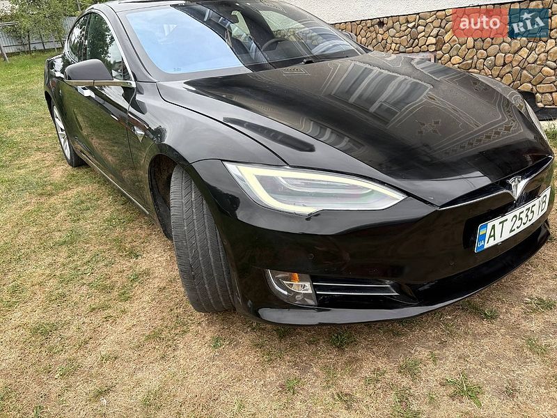 Лифтбек Tesla Model S 2018 в Коломые