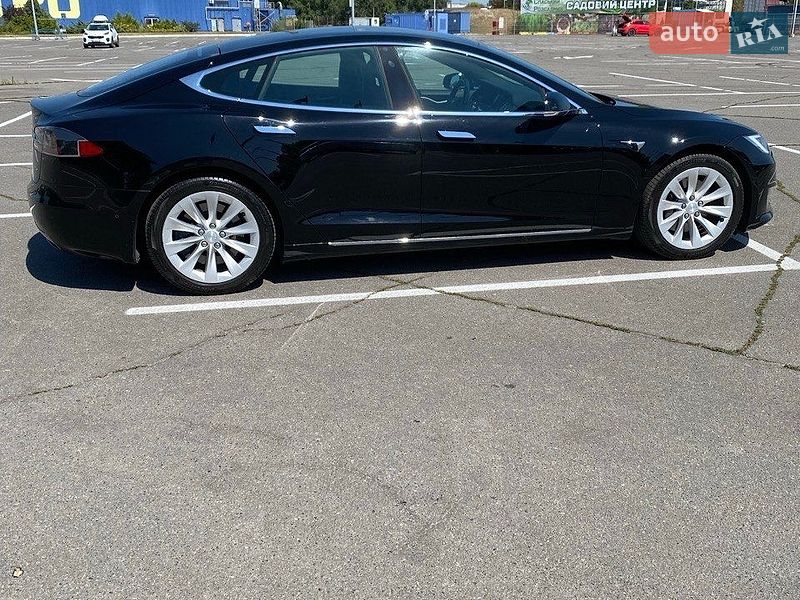 Лифтбек Tesla Model S 2018 в Днепре