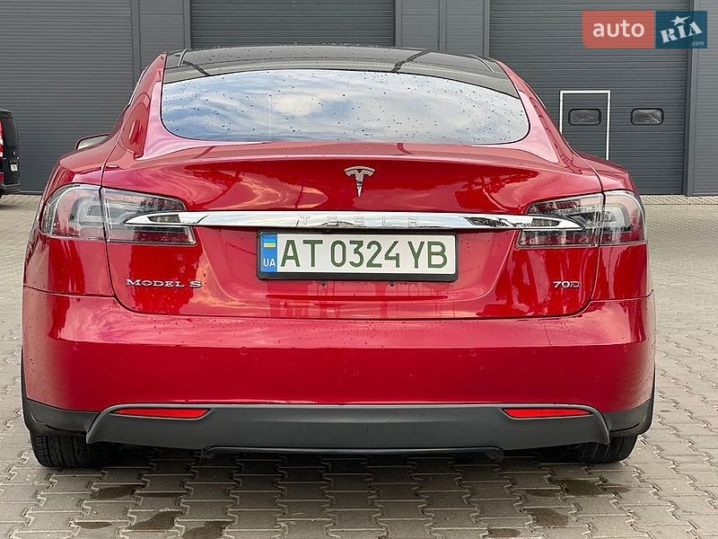 Ліфтбек Tesla Model S 2016 в Івано-Франківську