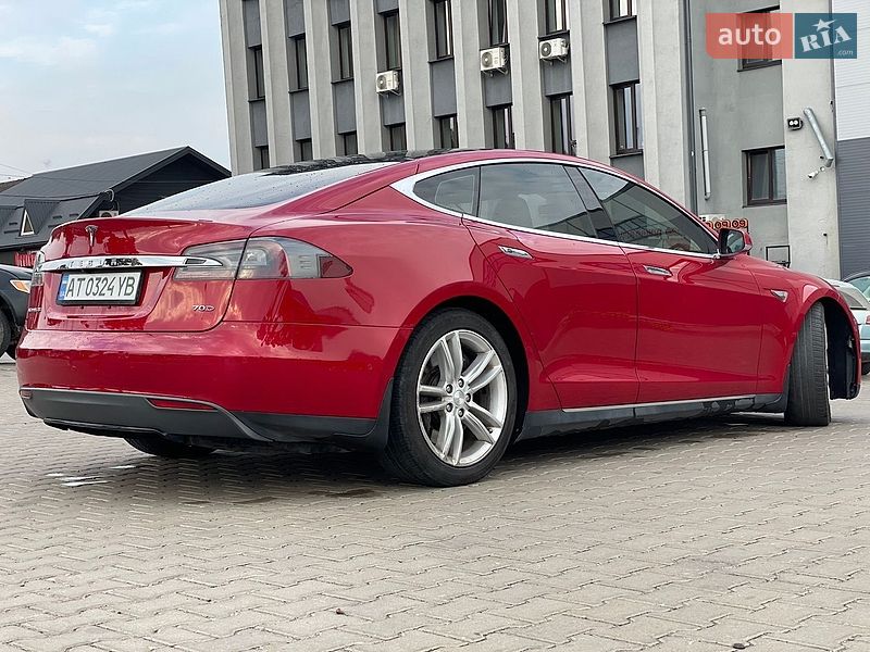 Ліфтбек Tesla Model S 2016 в Івано-Франківську