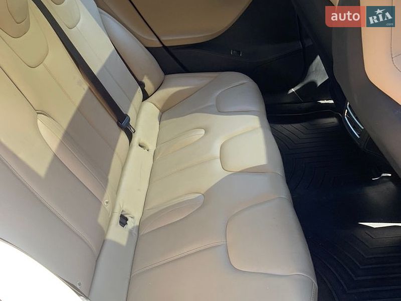 Ліфтбек Tesla Model S 2016 в Івано-Франківську