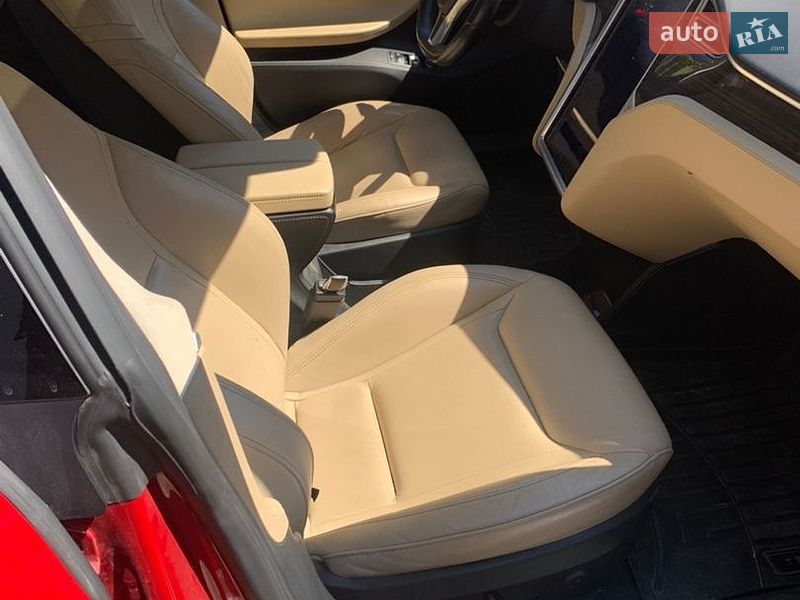 Ліфтбек Tesla Model S 2016 в Івано-Франківську