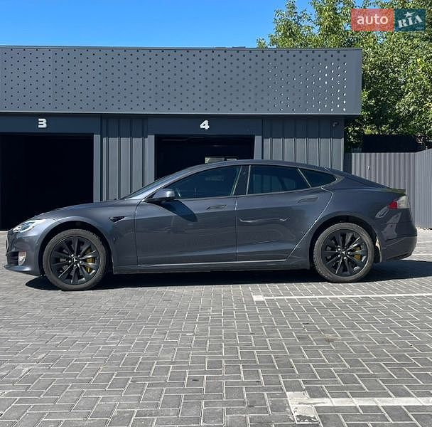 Лифтбек Tesla Model S 2017 в Каменец-Подольском