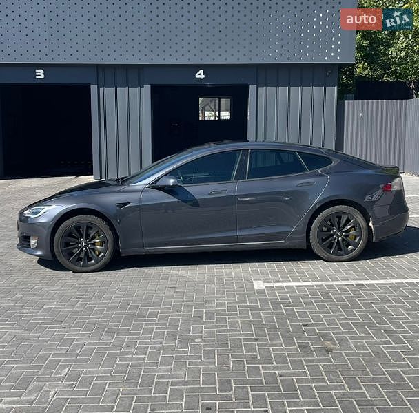 Лифтбек Tesla Model S 2017 в Каменец-Подольском