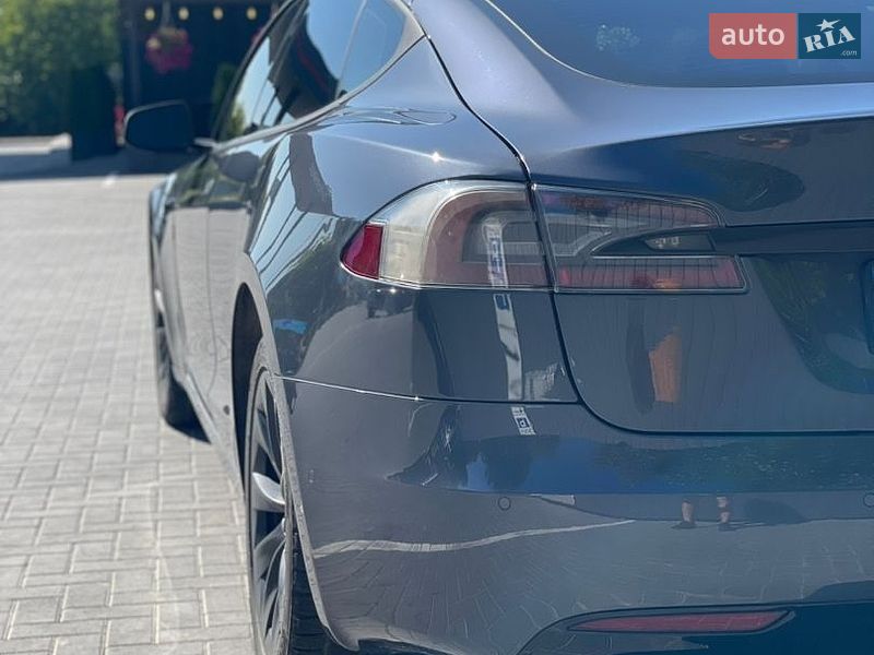 Лифтбек Tesla Model S 2017 в Каменец-Подольском