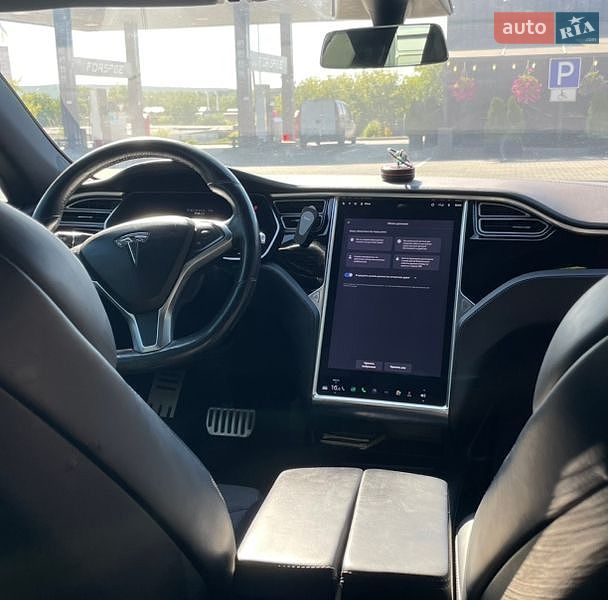 Лифтбек Tesla Model S 2017 в Каменец-Подольском