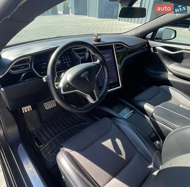Лифтбек Tesla Model S 2017 в Каменец-Подольском